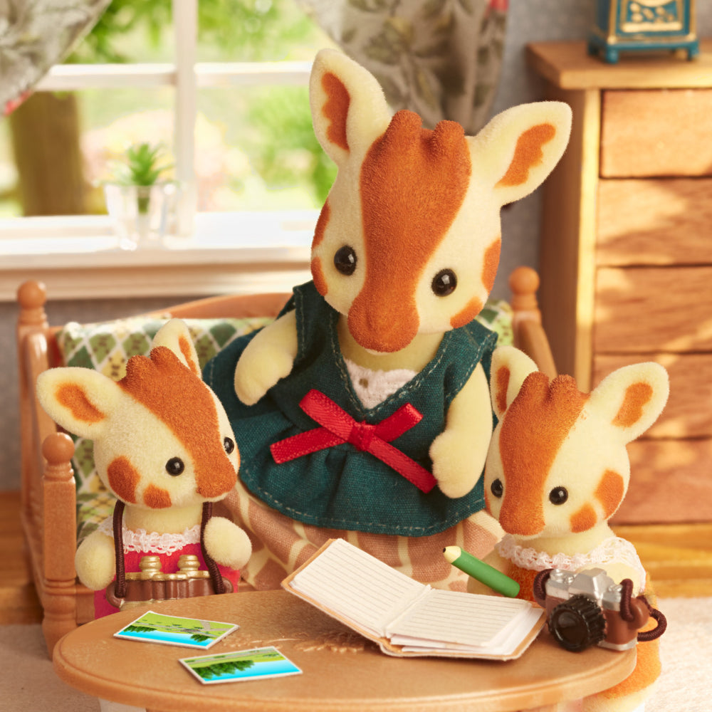 Calico Critters Highbranch Giraffe Family